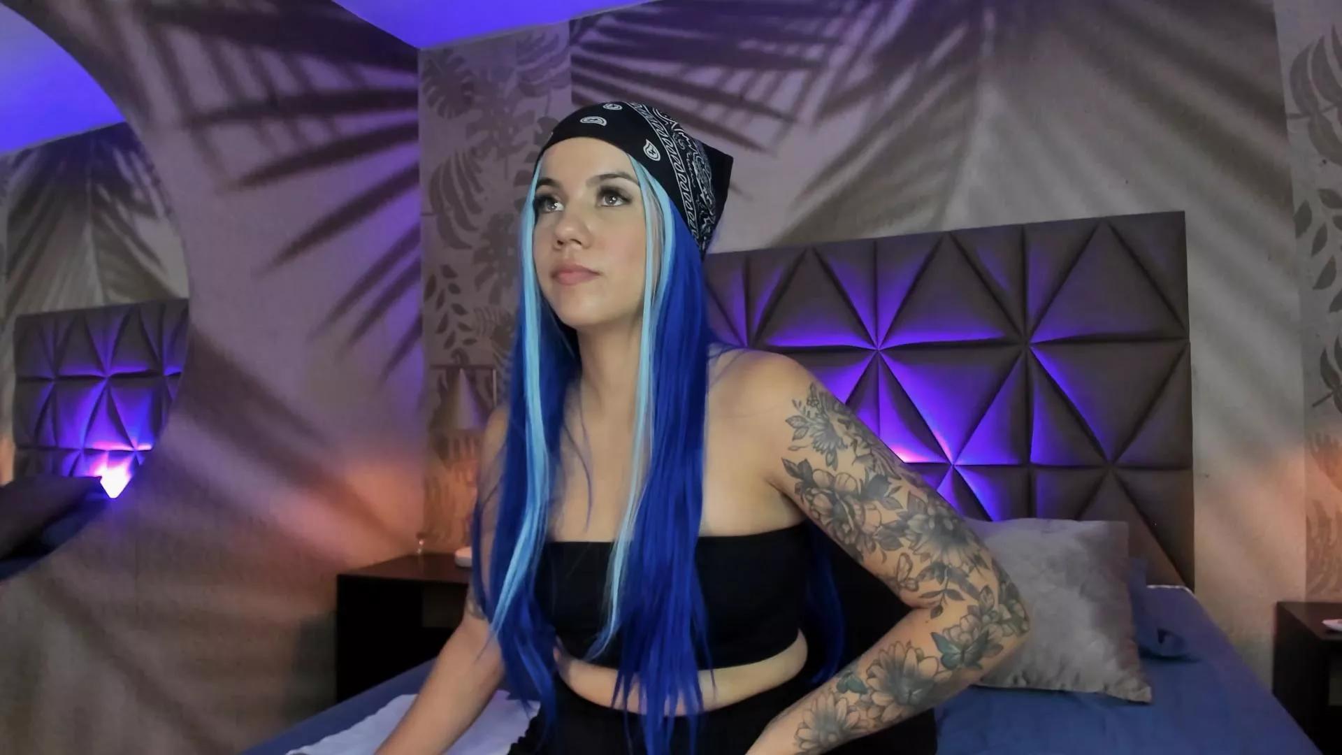 MelanieRoux on Cam4 