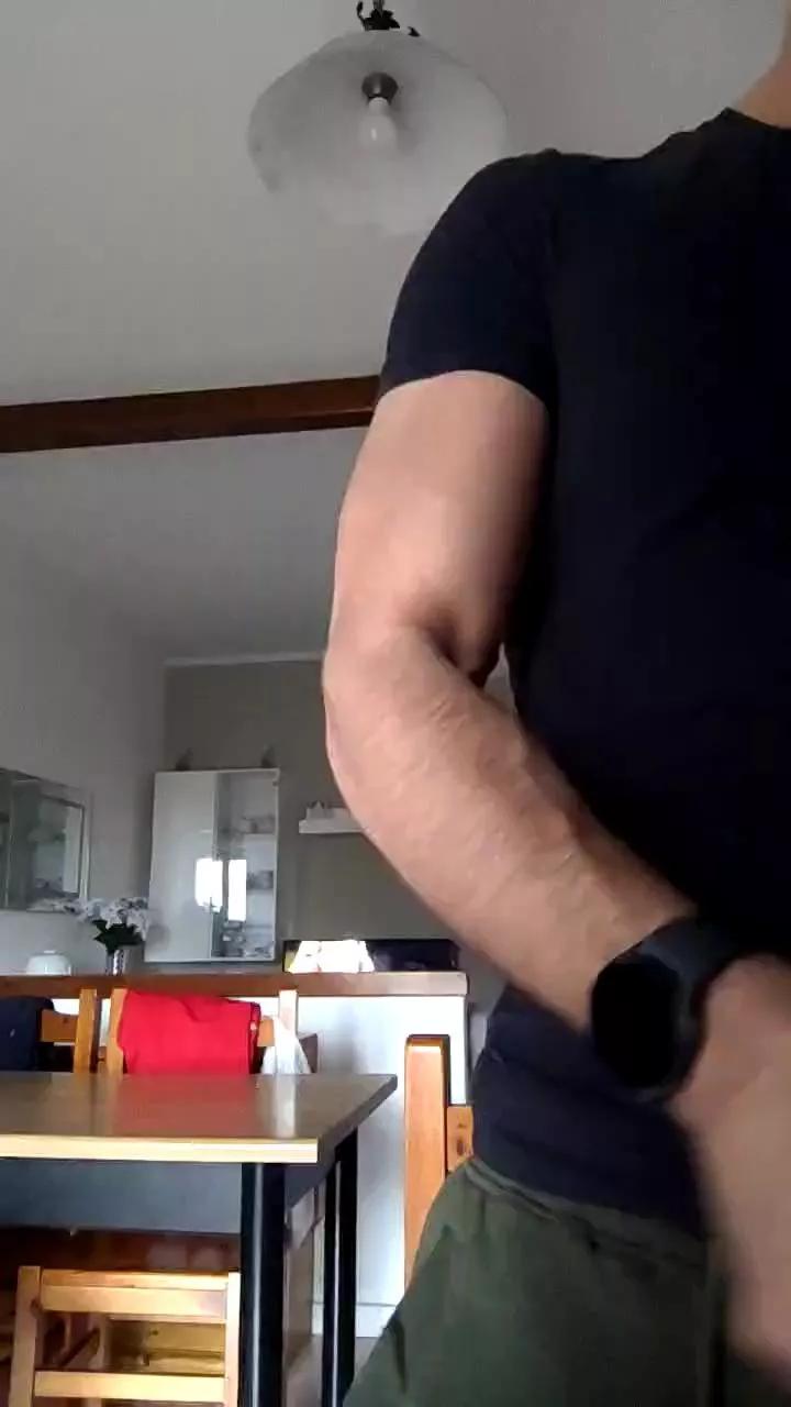 michaelgrandi23 on Cam4 