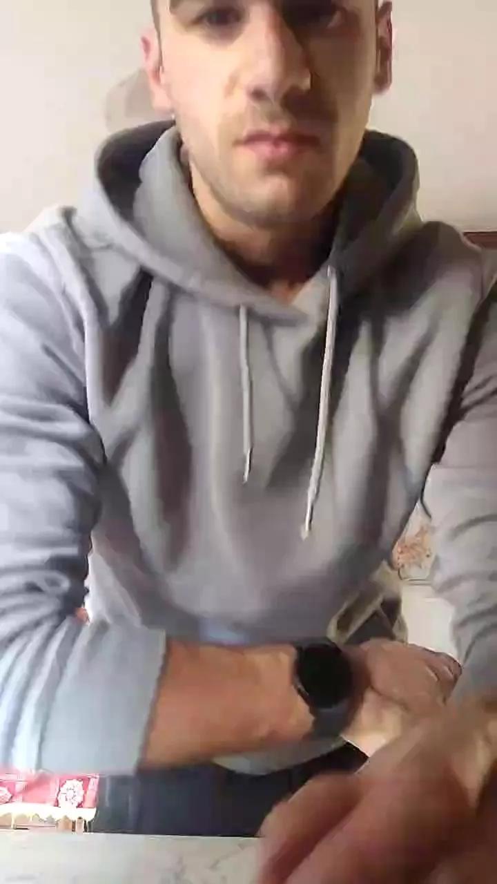michaelgrandi23 on Cam4 