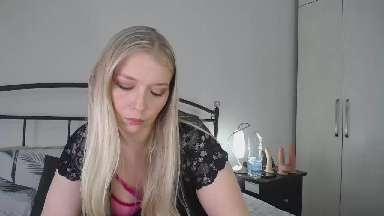 Michelina87 on Cam4 