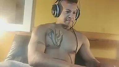 Explore MiguHd00, he wants to masturbate for you MiguHd00 from Cam4