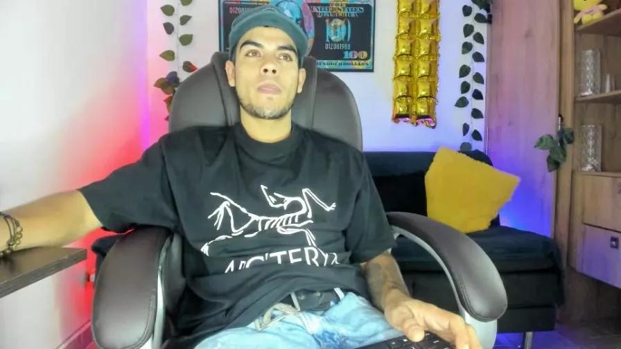 Mikee_scooth on Cam4 
