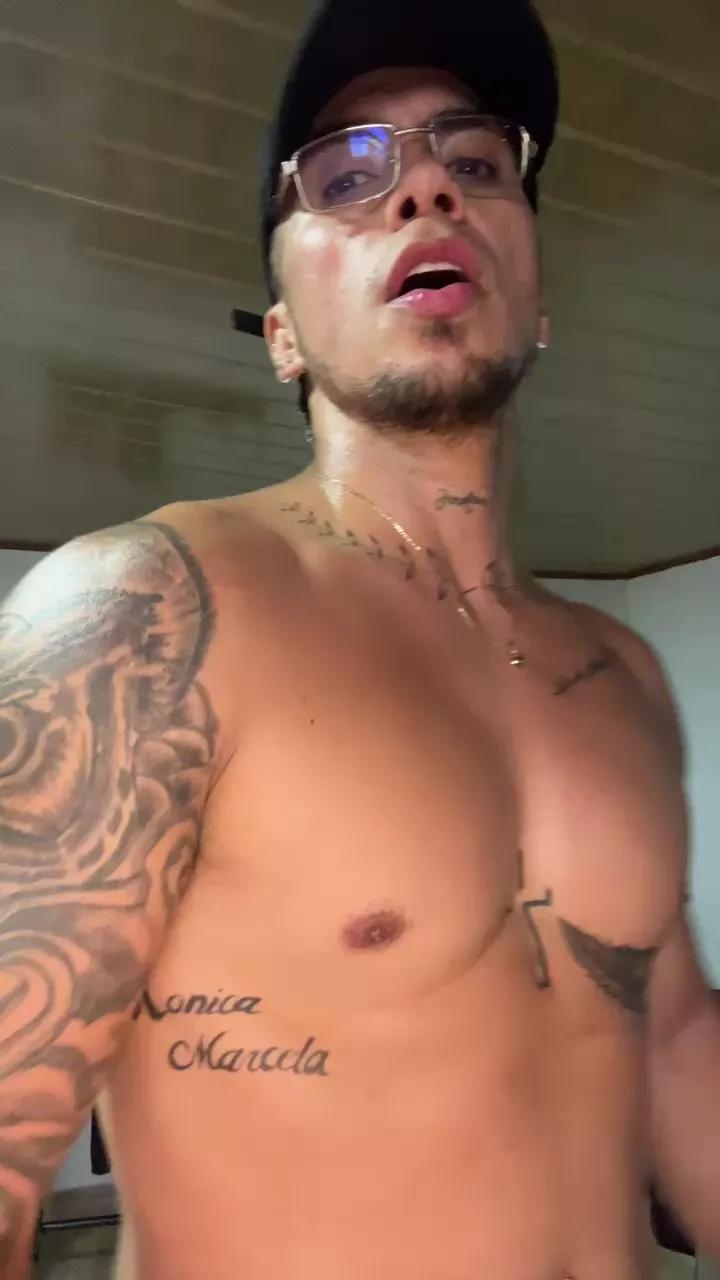 Mikescobar23 on Cam4 