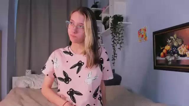 Mila_mounberry on Cam4 