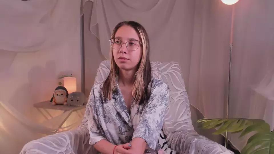 Mila_mounberry on Cam4 