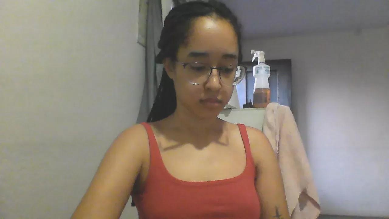 Milyy99 on Cam4 