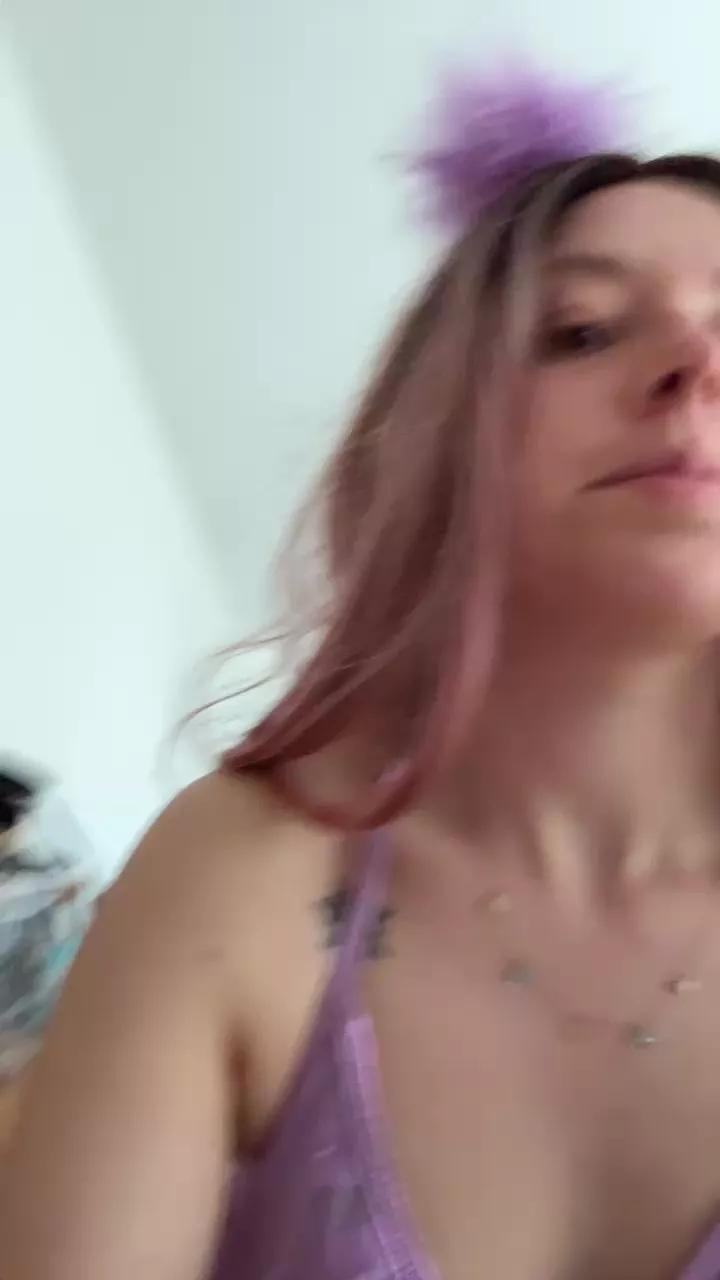 Misslenaanal on Cam4 
