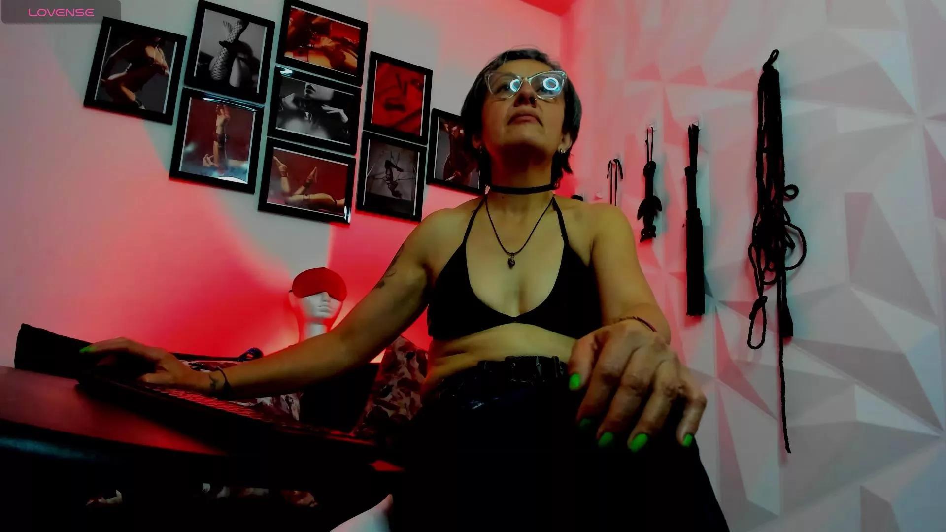 Freechat MistressNyx_cg on Cam4