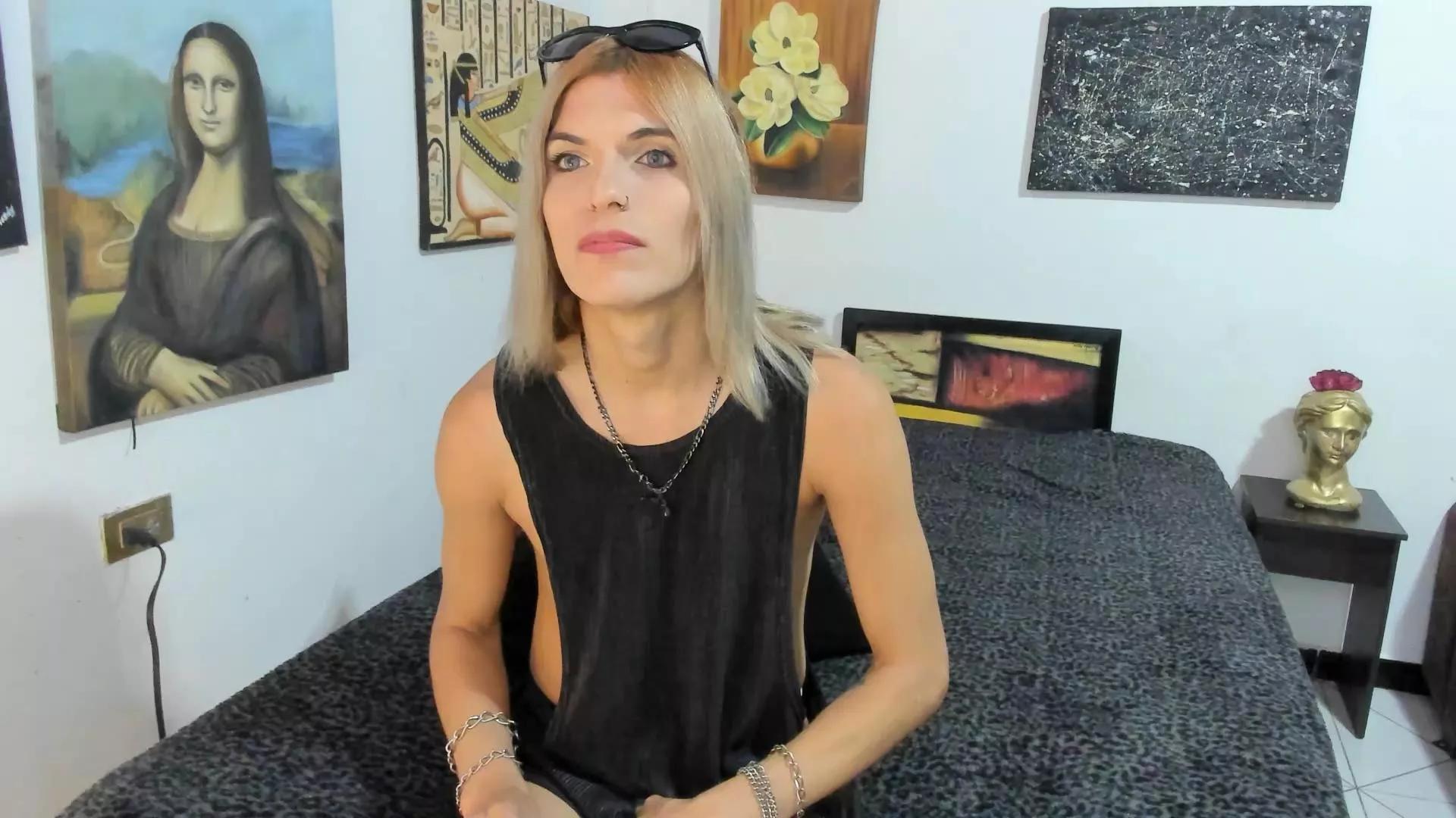 model223 on Cam4 