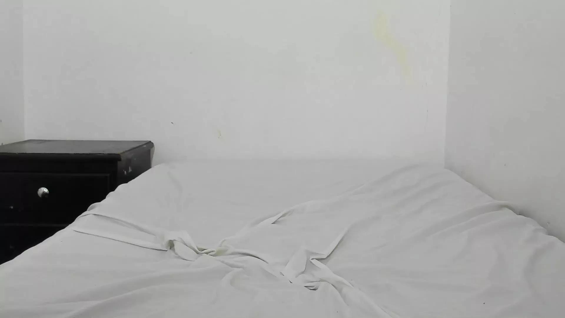 model223 on Cam4 