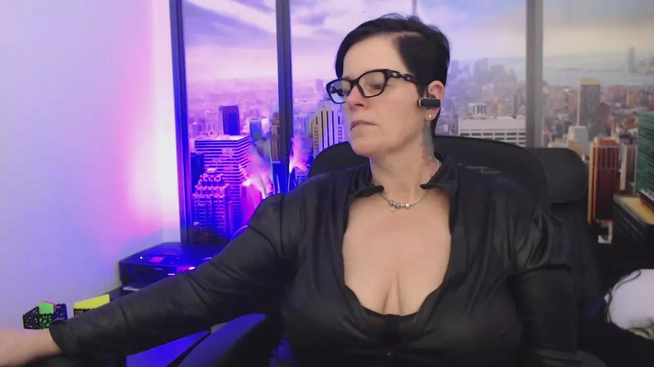 MollySun2 on Cam4 