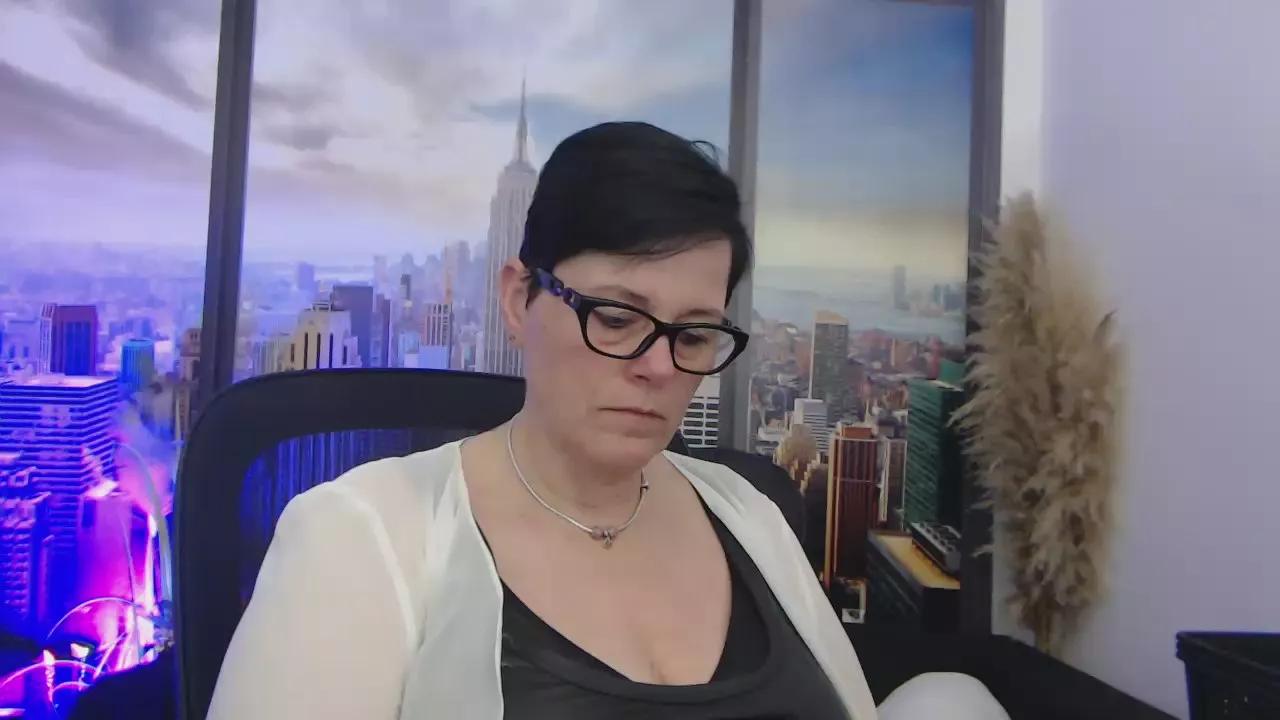 MollySun2 on Cam4 