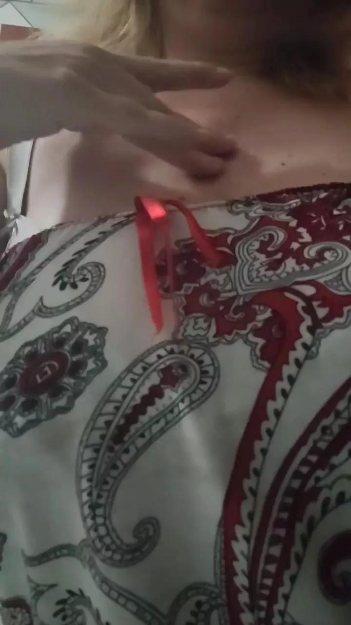 Monella52 on Cam4 