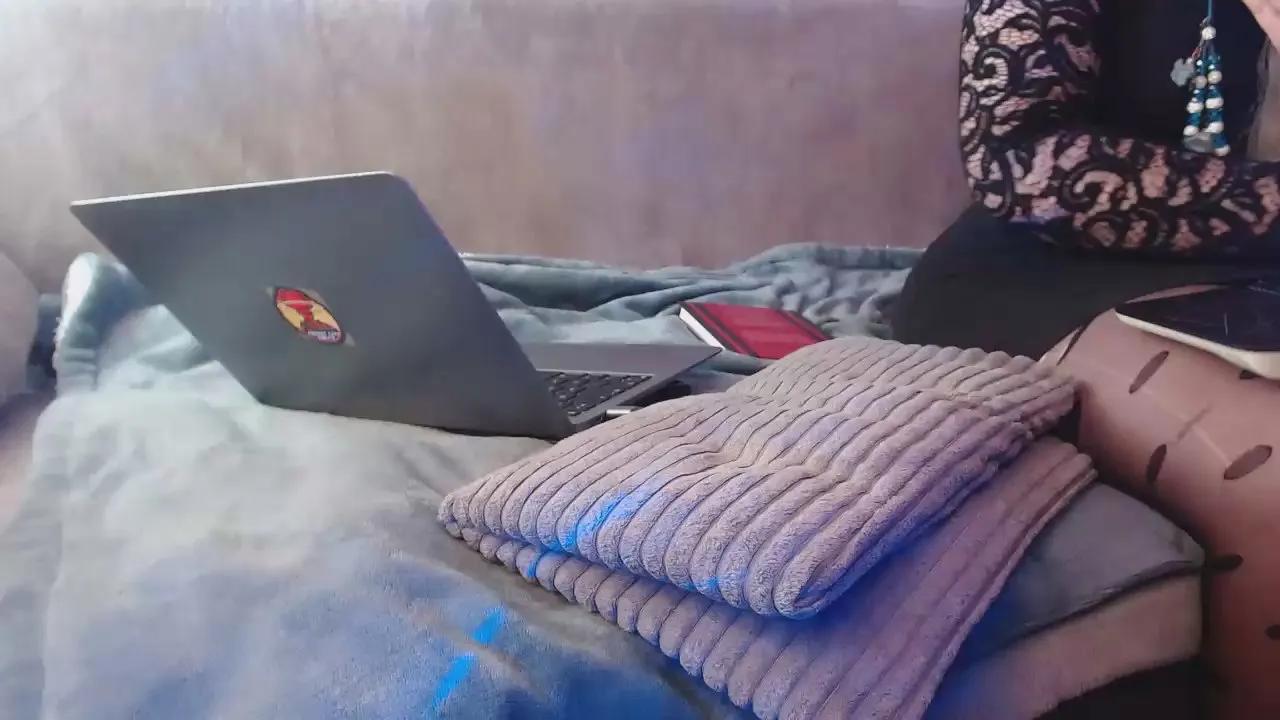 MonicaNylon from Cam4