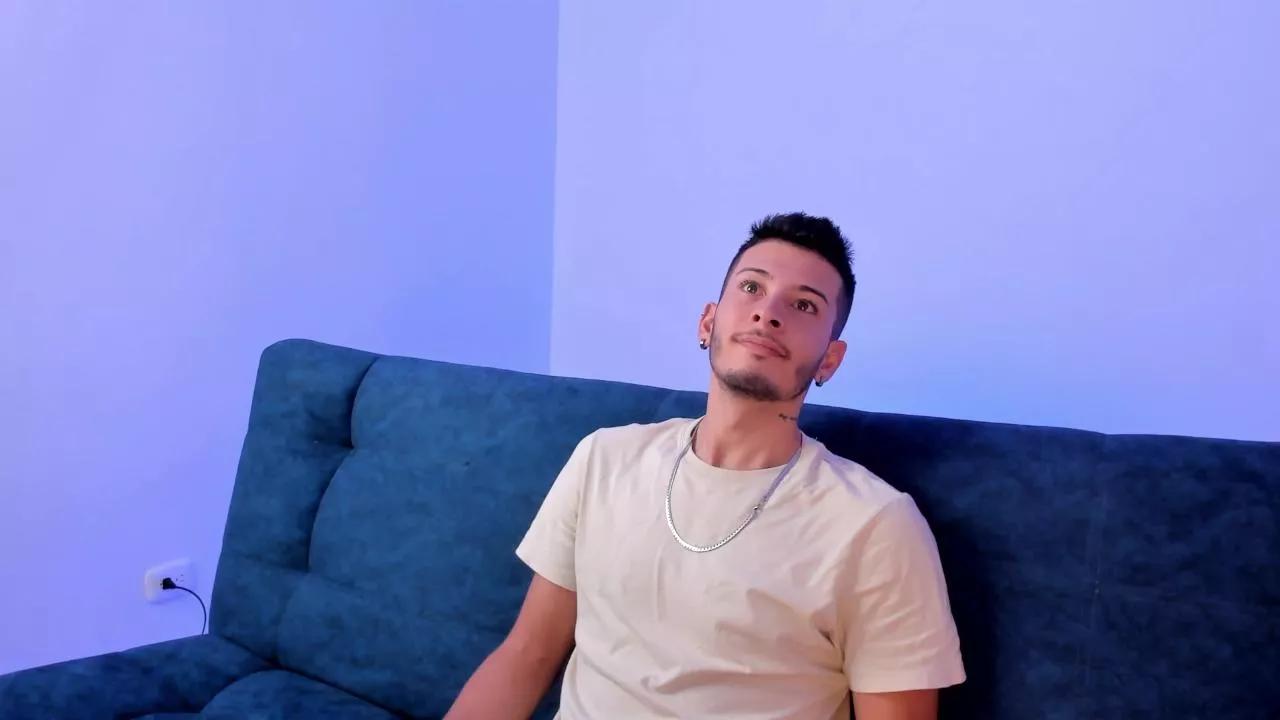 Monster_cock4u_ on Cam4 