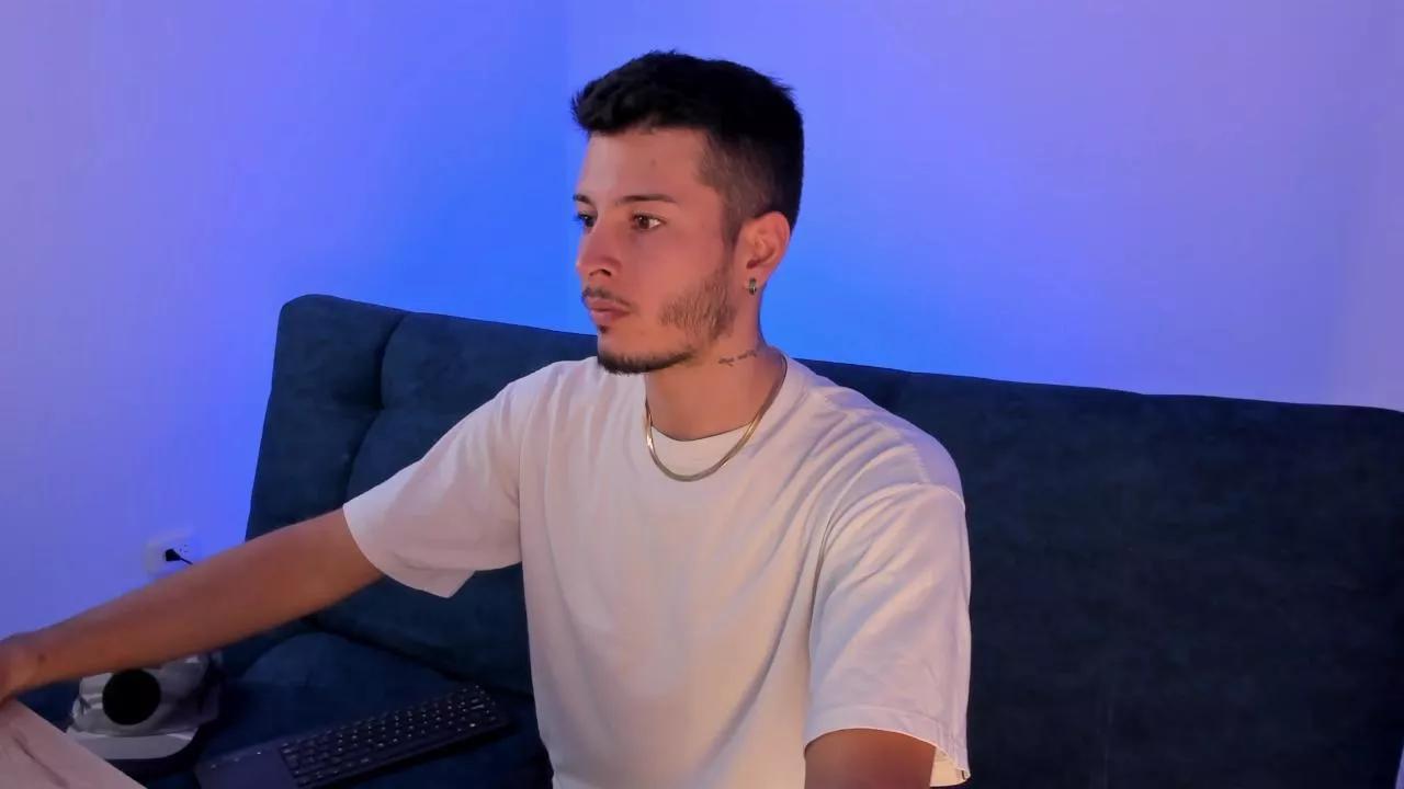 Monster_cock4u_ on Cam4 