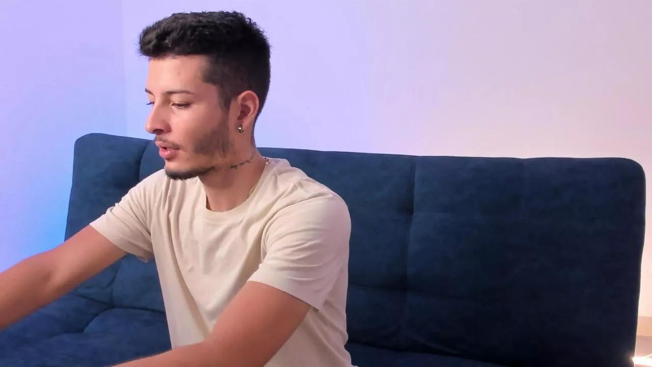 Monster_cock4u_ on Cam4 