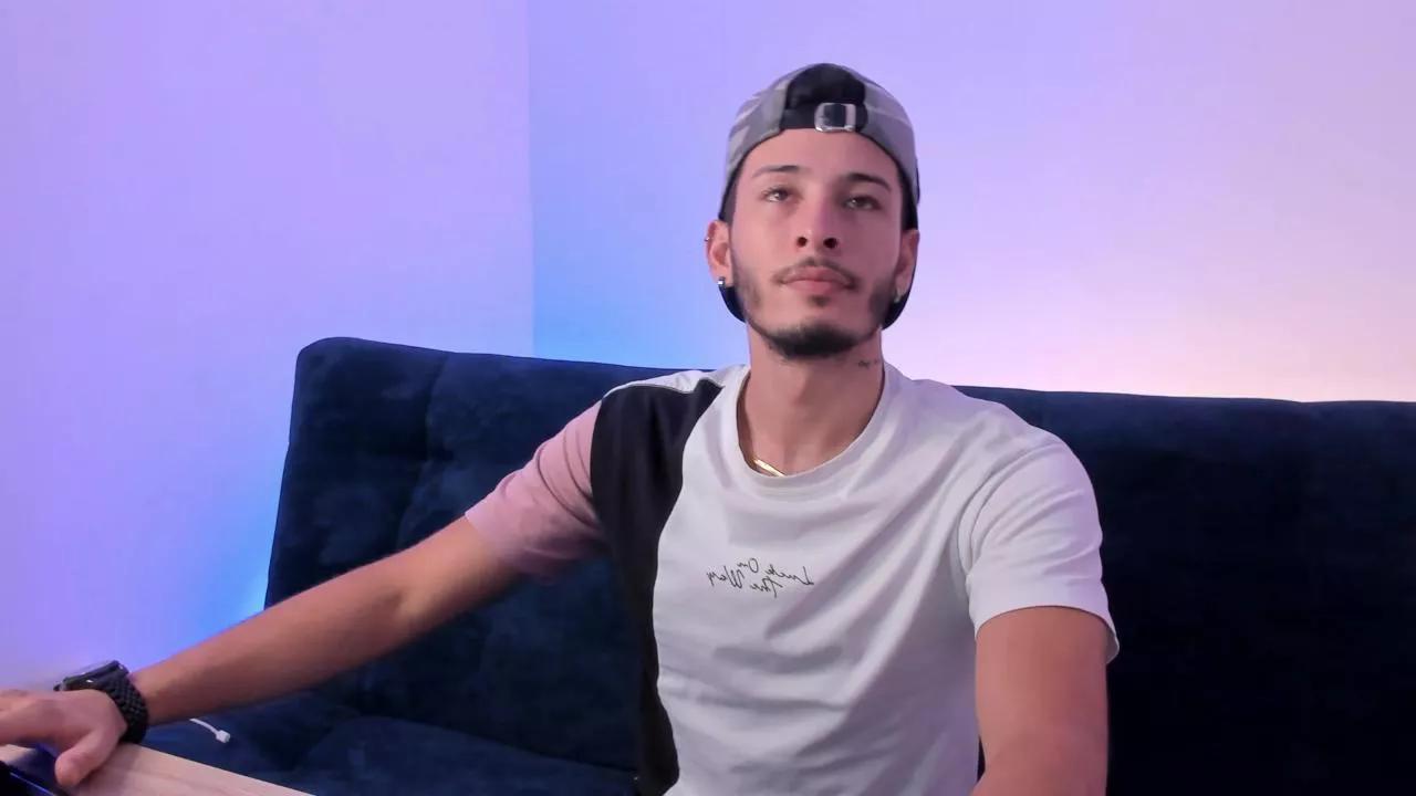 Monster_cock4u_ on Cam4 