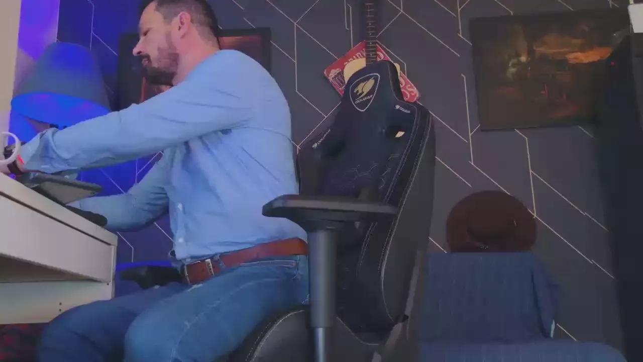 Offline MrSunday on Cam4