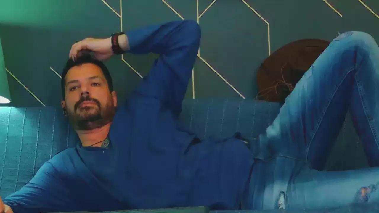 Offline MrSunday on Cam4