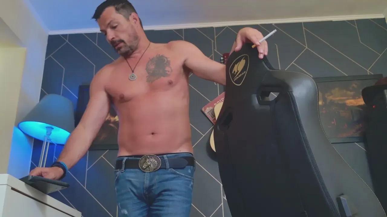 Offline MrSunday on Cam4