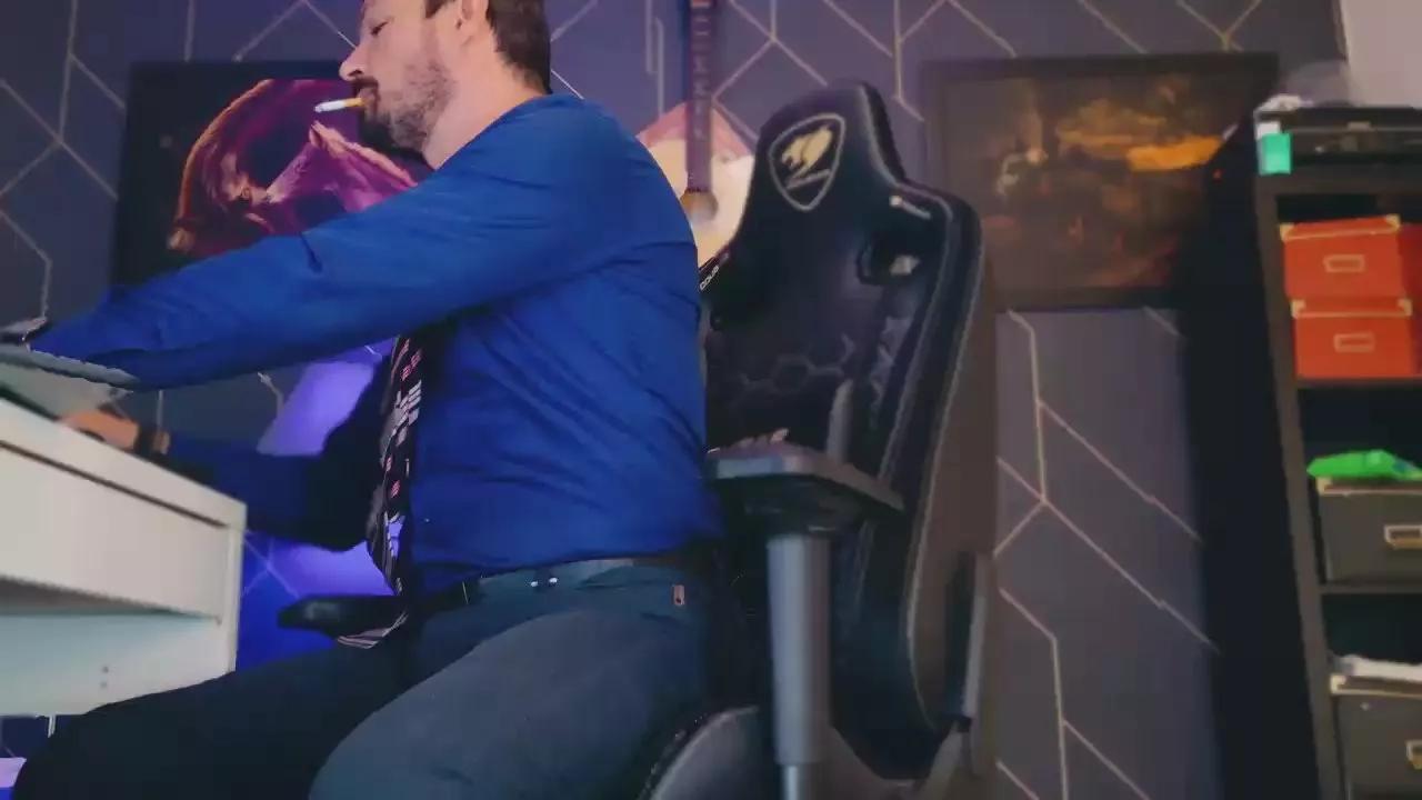 Offline MrSunday on Cam4