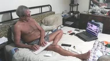 mrtease54 on Cam4 
