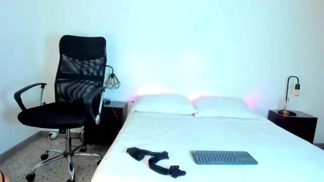 mystic_carito on Cam4 