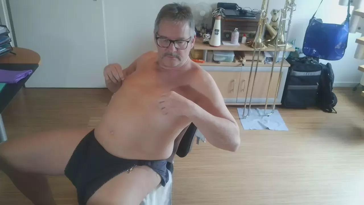 Nacktputzer_007 on Cam4 
