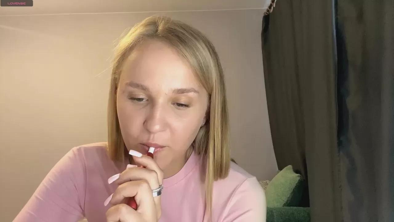 Freechat NanceeEar on Cam4