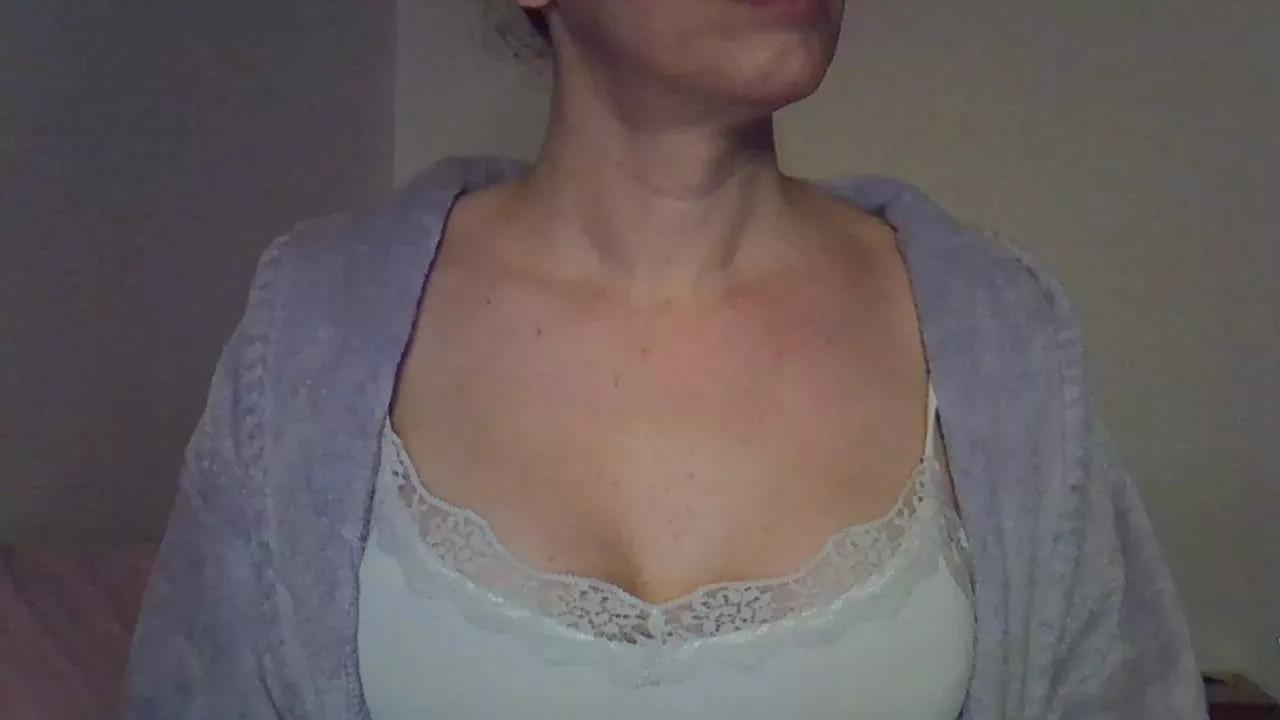 naughtyxana on Cam4 