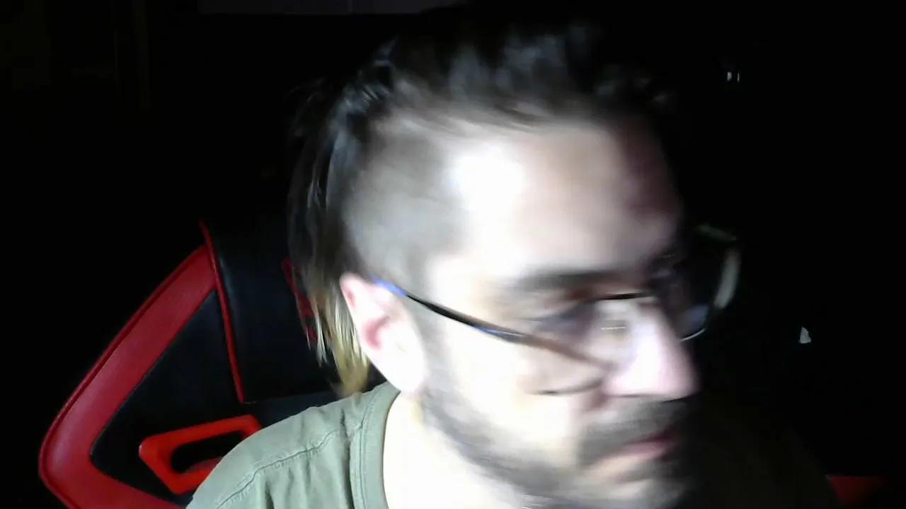 Offline NewParejaAlm on Cam4