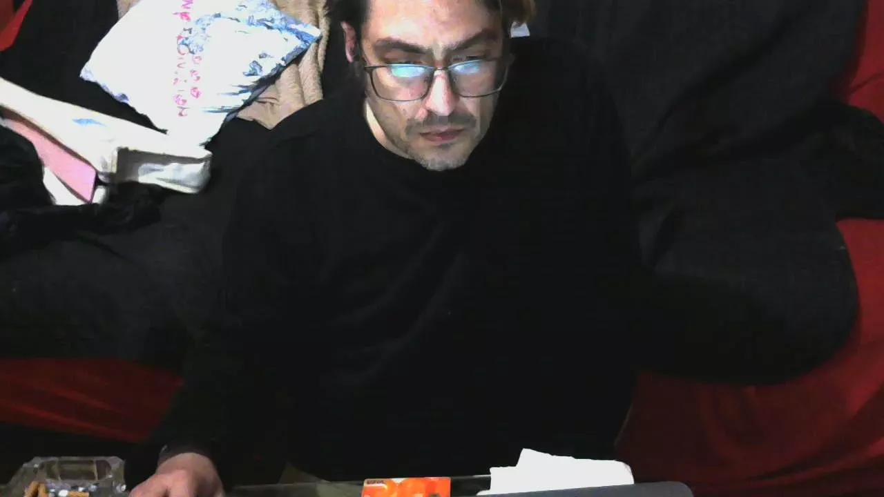 Offline NewParejaAlm on Cam4