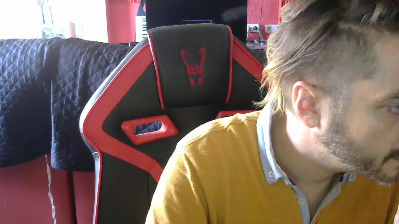 Offline NewParejaAlm on Cam4