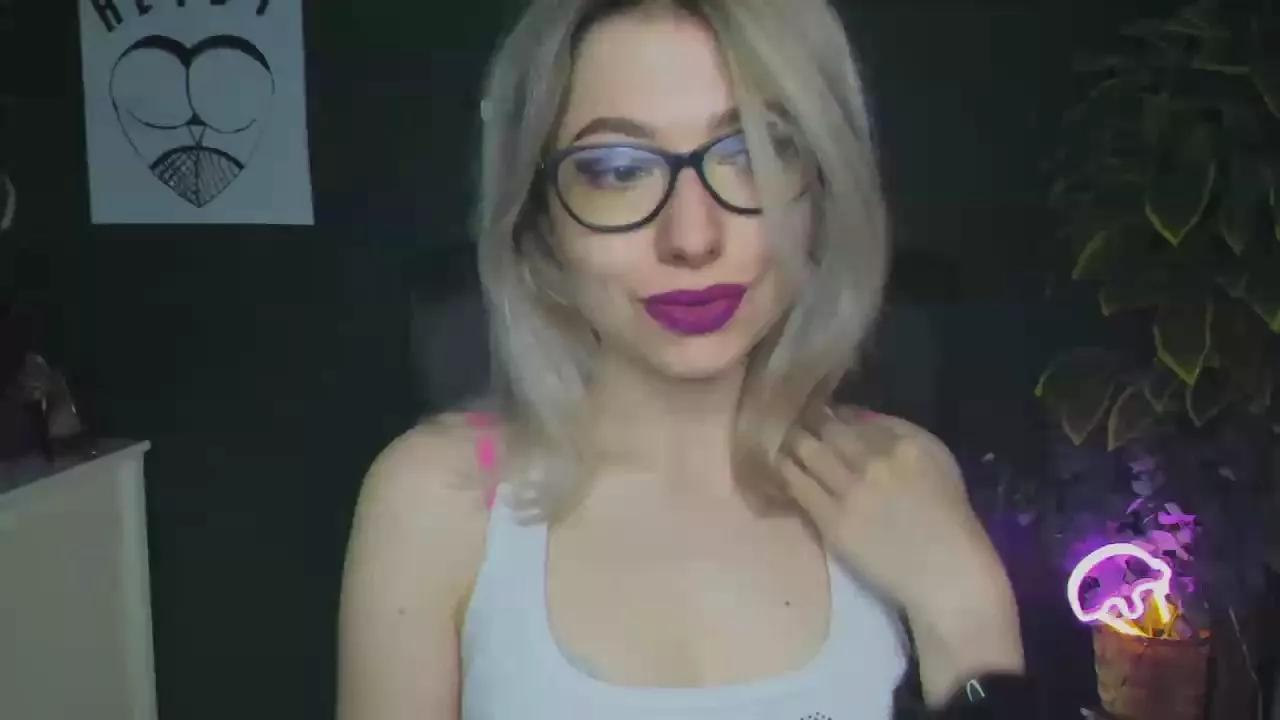 niceHEIDI on Cam4 
