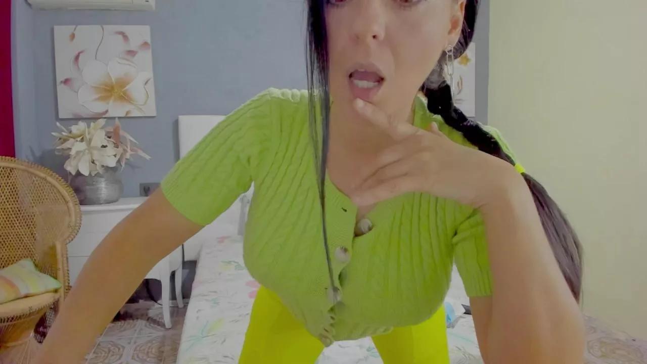 nicol_hot30 on Cam4 