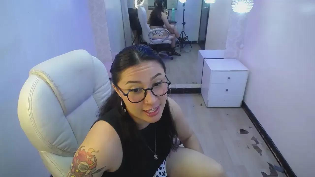 Offline Nicolee_01 on Cam4