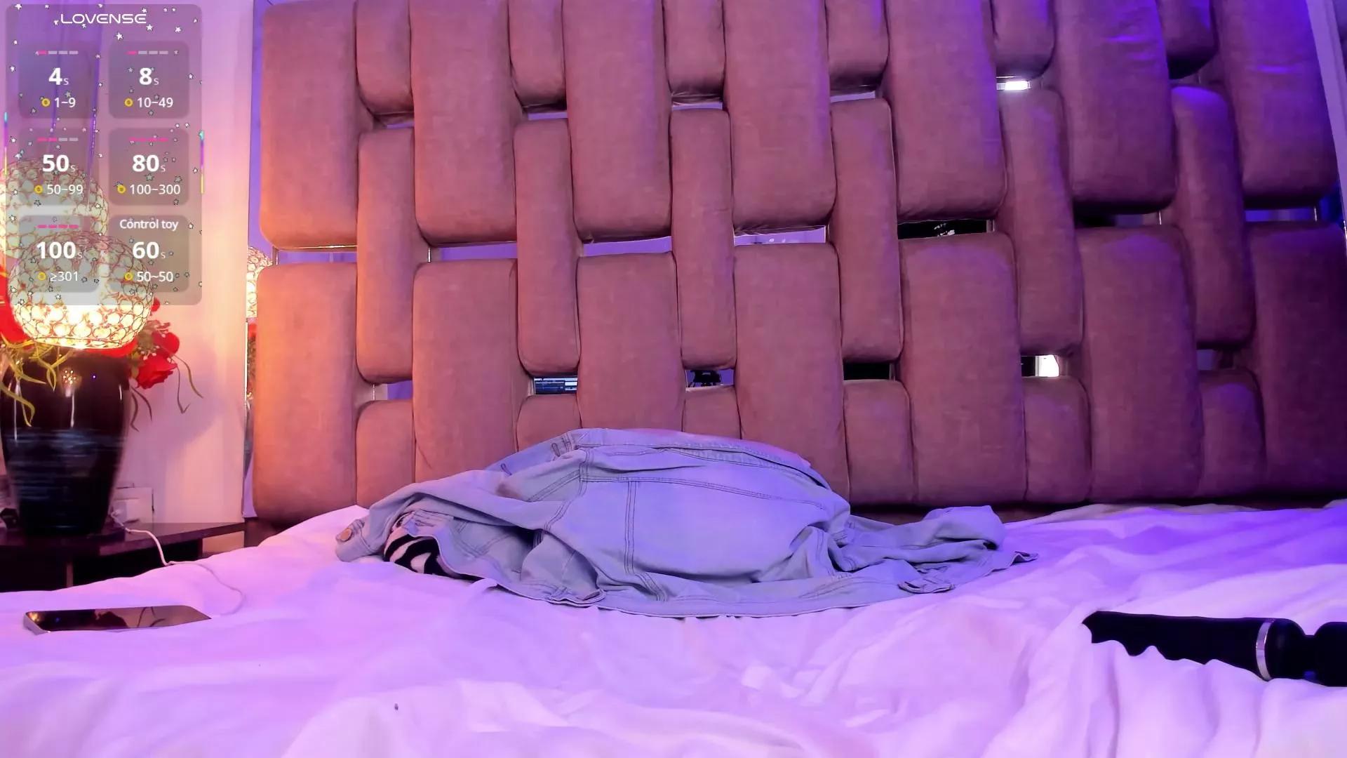 Offline NicoleFerrel on Cam4