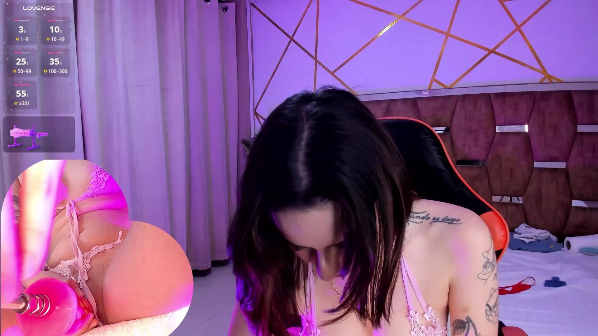 Offline NicoleFerrel on Cam4