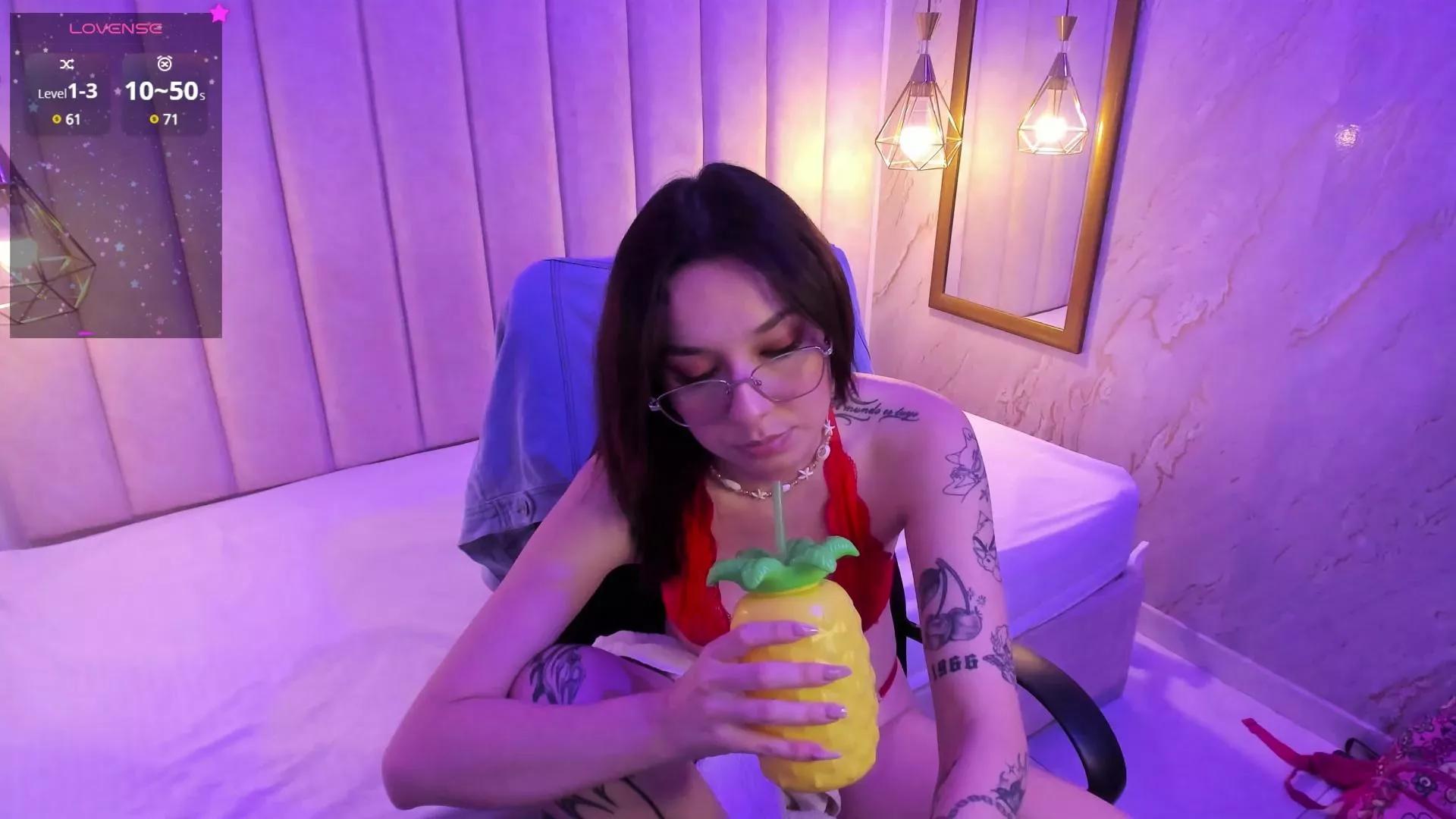 Offline NicoleFerrel on Cam4