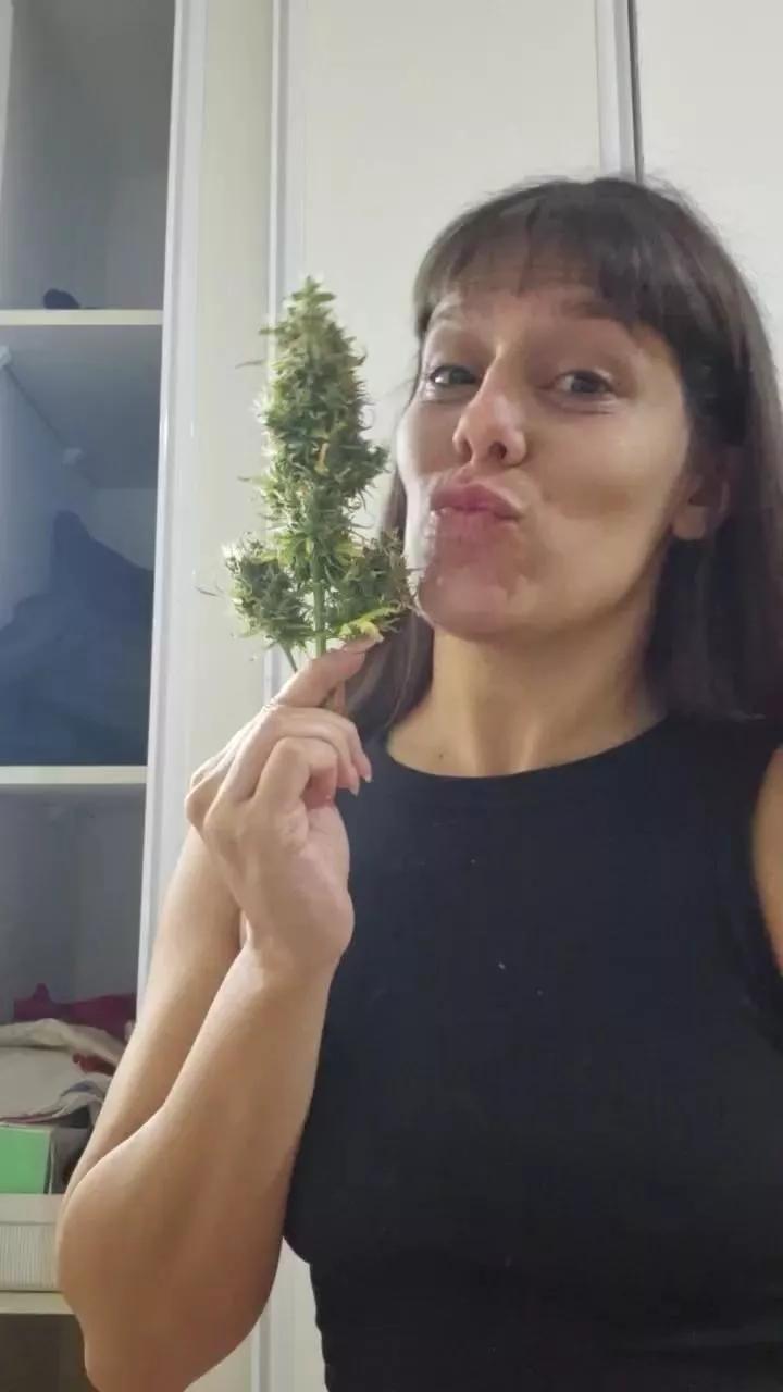 Ninamoonx7 on Cam4 