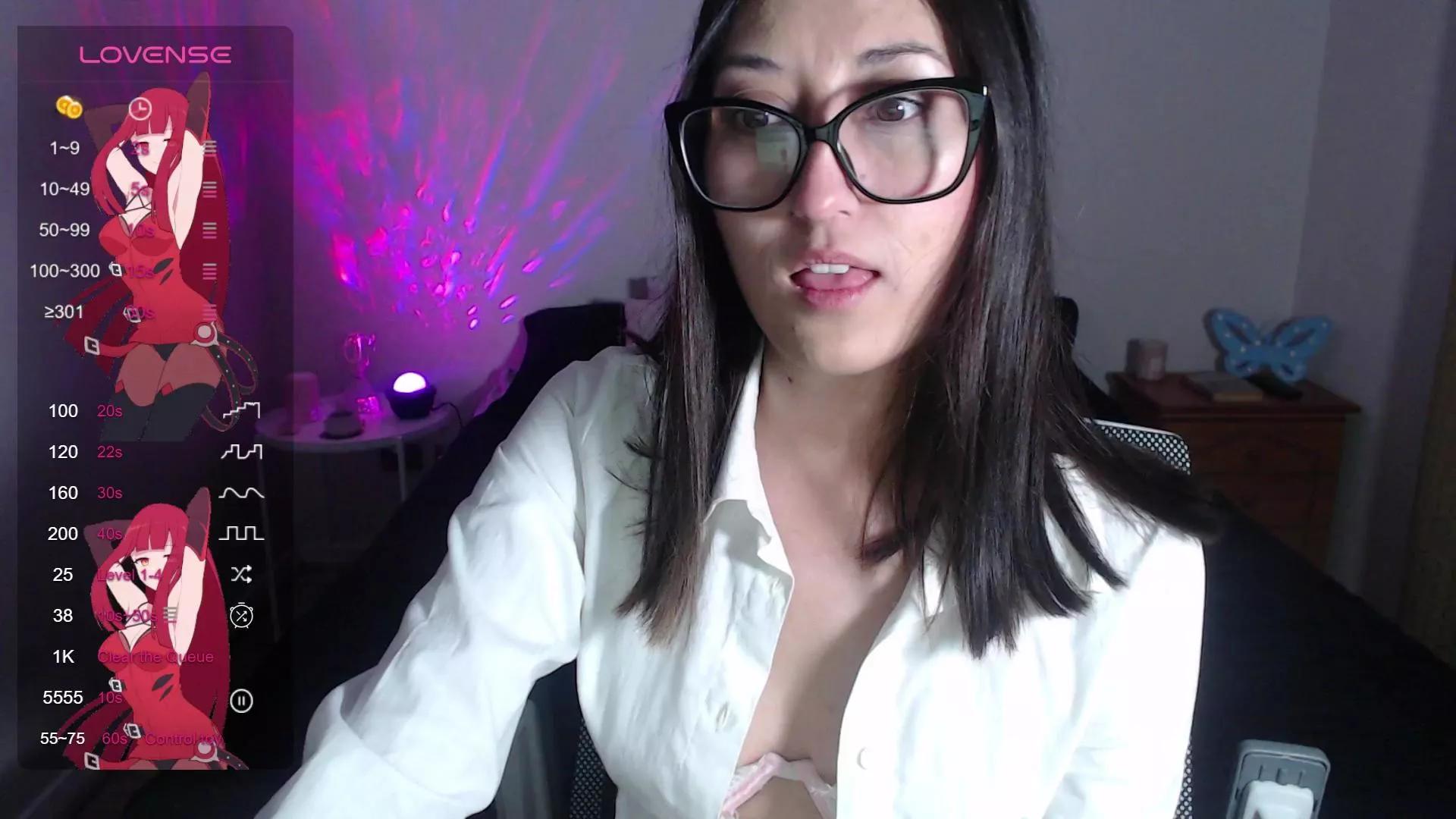 Ninimoon on Cam4 
