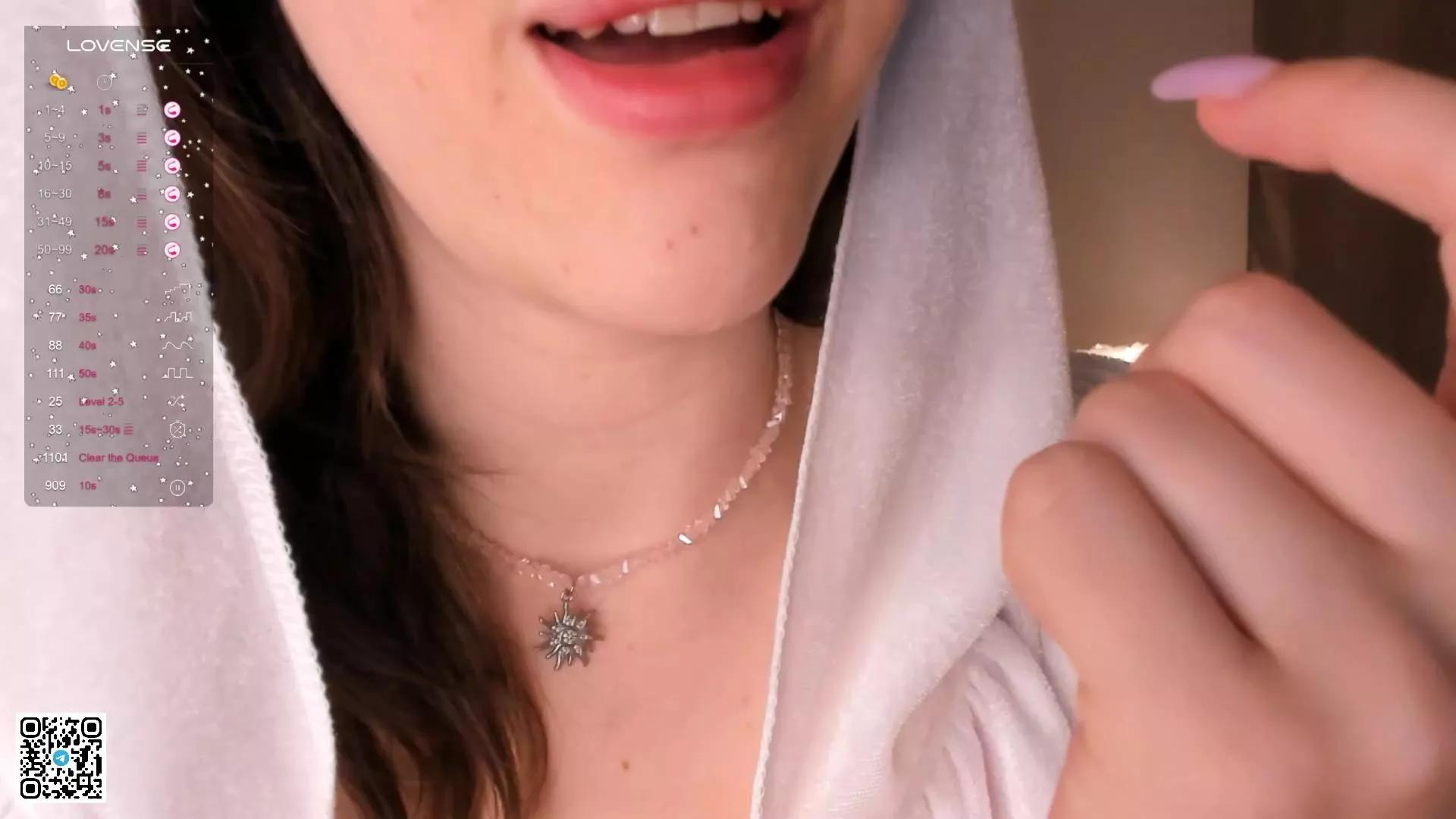 NoreenChing on Cam4 