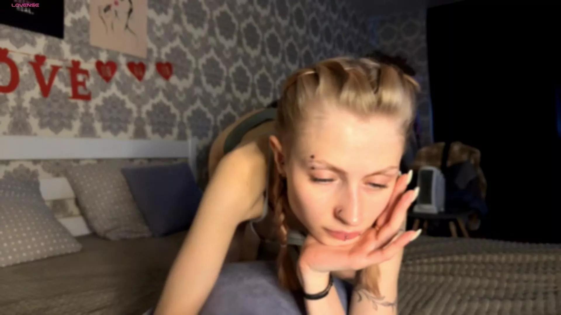 OdelinaBartram on Cam4 