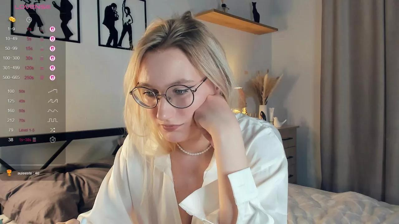 OdiliaBoggess on Cam4 