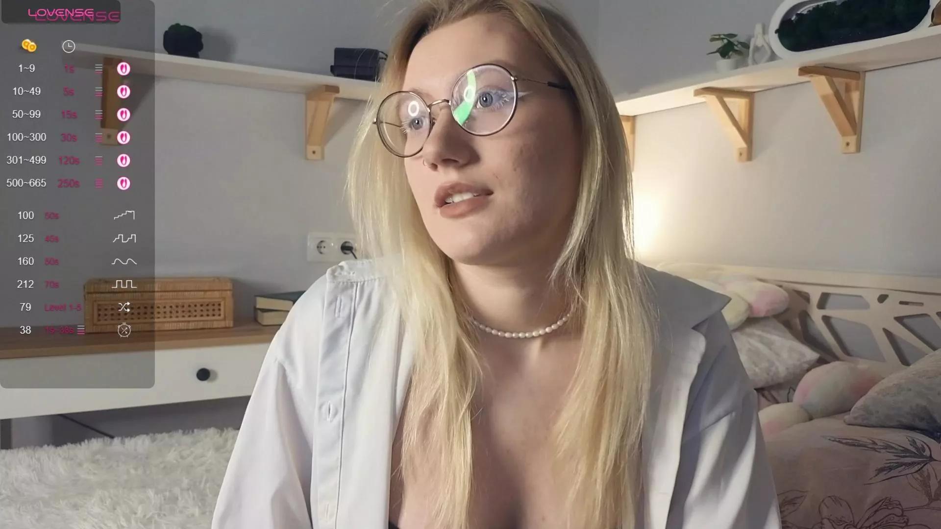 OdiliaBoggess on Cam4 