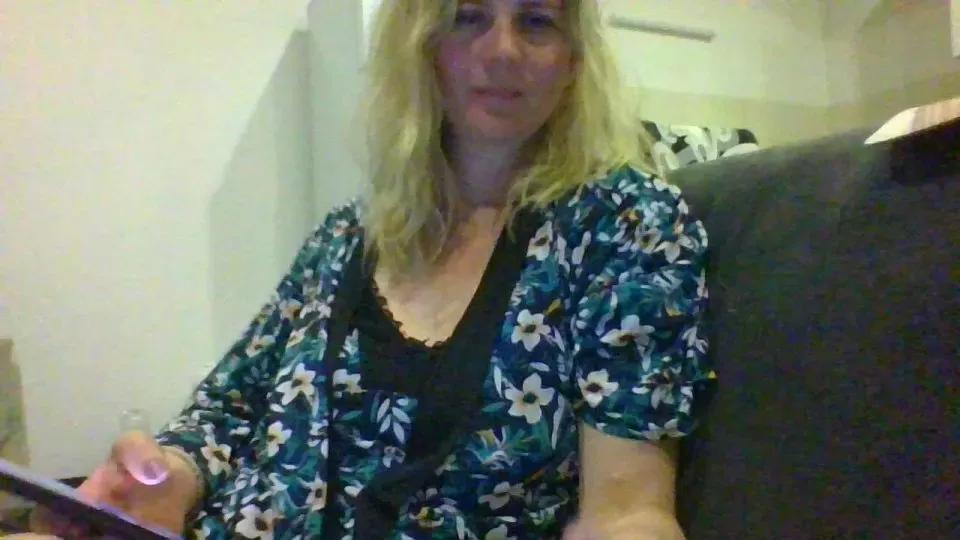 Oksana_PtiQ on Cam4 