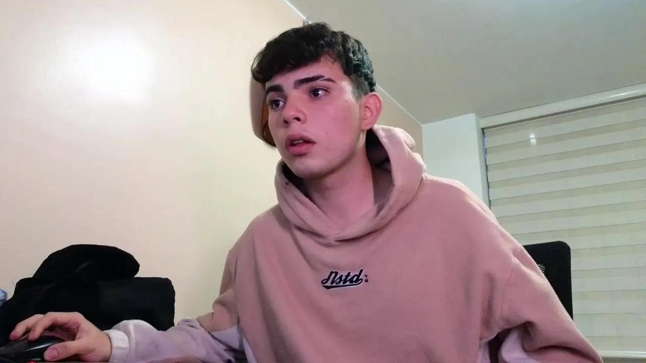 Offline petitegigant on Cam4