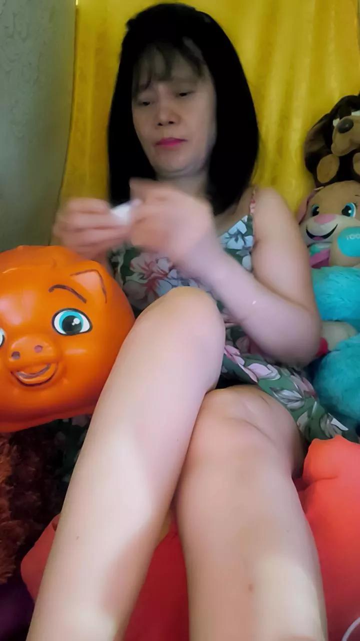 PinayDollhottie on Cam4 