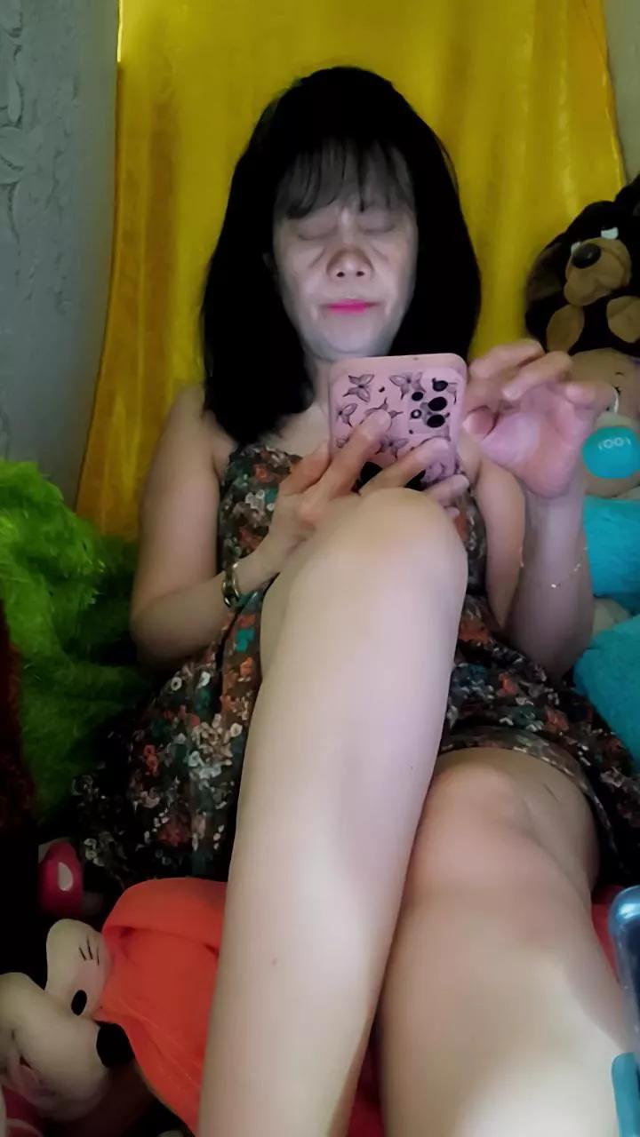PinayDollhottie on Cam4 